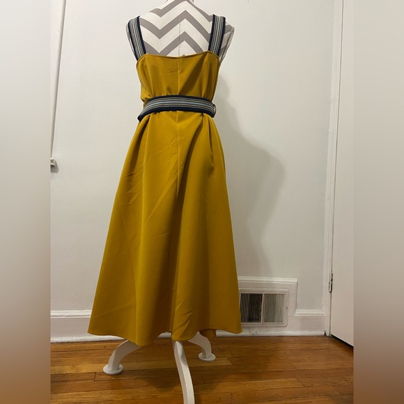 Never used, mustard color with blue straps - Picture 2 of 2